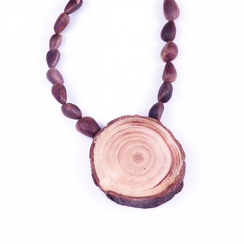 Halskette mit Zedernholzanhänger